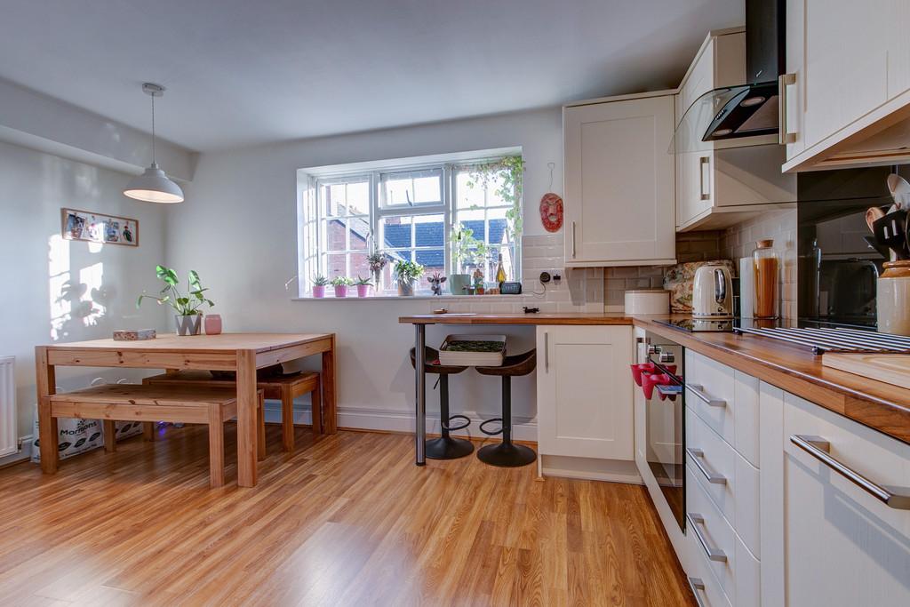 Stoke Road, Aston Fields, Bromsgrove, B60 3EQ 2 bed £220,000