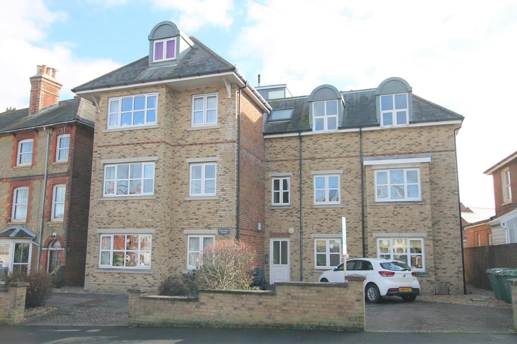 Mill Hill Road, Cowes 1 bed apartment £130,000