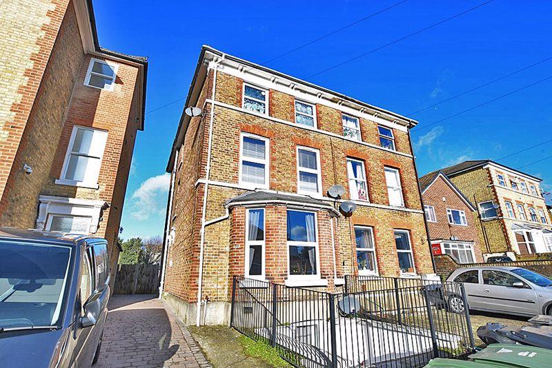 Boxley Road, Maidstone (Available Now) 1 bed apartment £895 pcm (£207 pw)