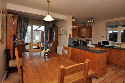 211 Queensway, West Wickham, BR4 9DX