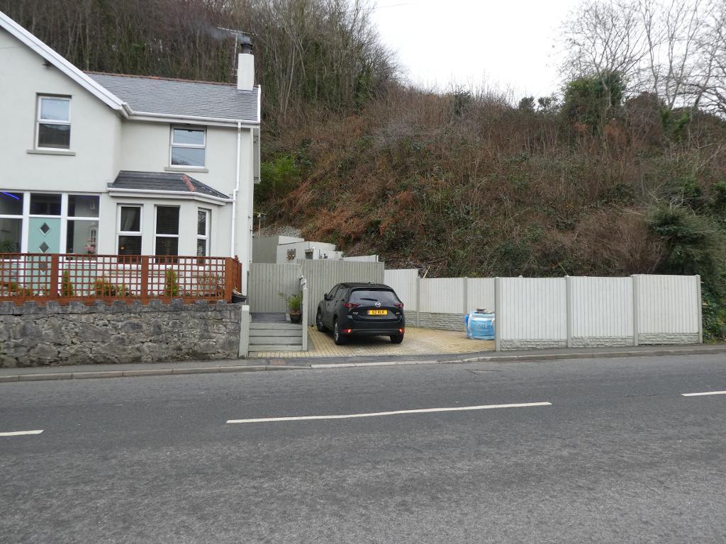 Conway Road, Mochdre, Colwyn Bay, Conwy, LL28 5AA 3 bed semidetached