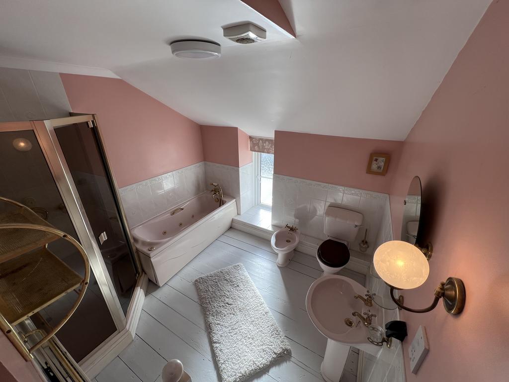 En Suite Bathroom