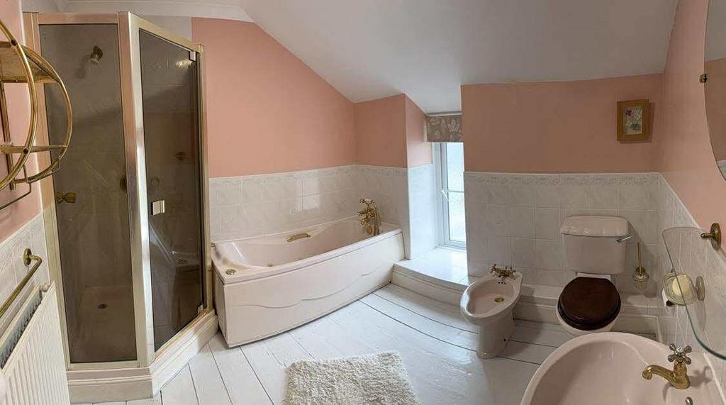 En Suite Bathroom