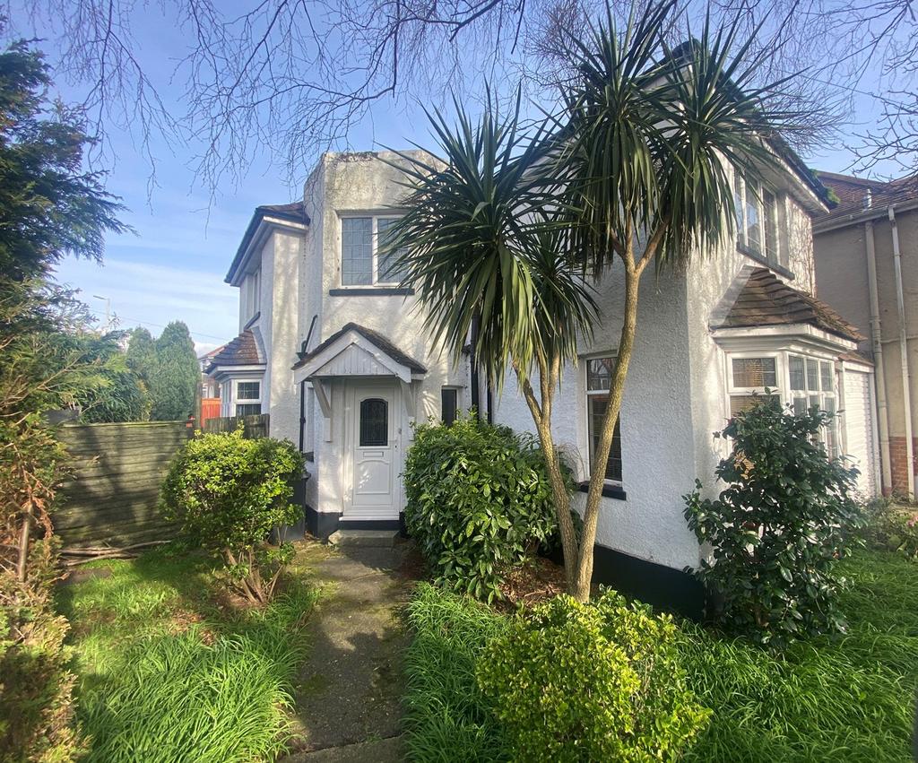 Dorchester Road, Oakdale, Poole, BH15 3 bed detached house £390,000