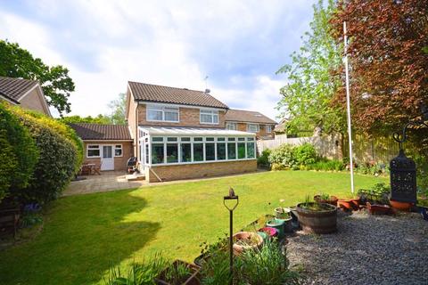 4 bedroom detached house for sale, Oak Tree Close, Headley