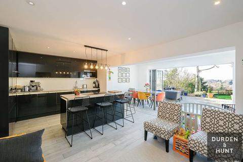 11 High Elms, Chigwell, IG7 6NF