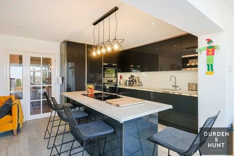 11 High Elms, Chigwell, IG7 6NF