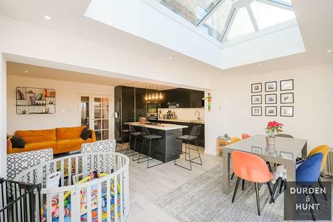 11 High Elms, Chigwell, IG7 6NF