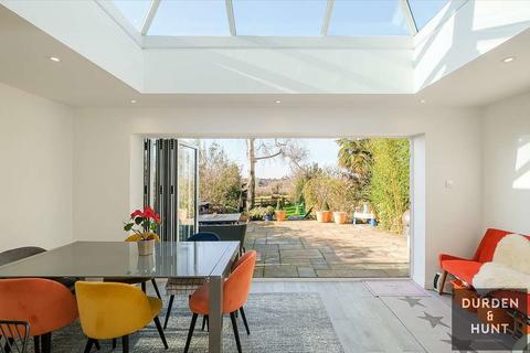 11 High Elms, Chigwell, IG7 6NF