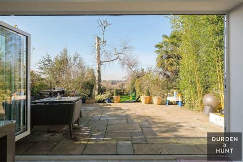 11 High Elms, Chigwell, IG7 6NF