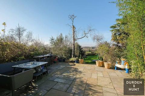 11 High Elms, Chigwell, IG7 6NF
