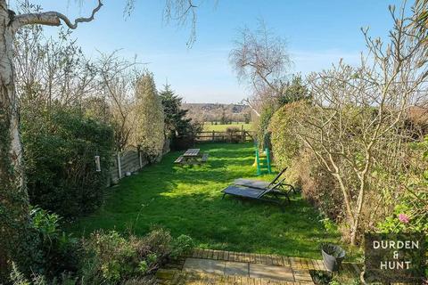 11 High Elms, Chigwell, IG7 6NF