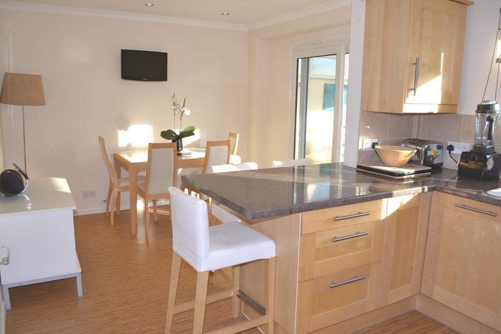 Bowbridge Gardens, Bottesford 3 bed semidetached house £850 pcm (£