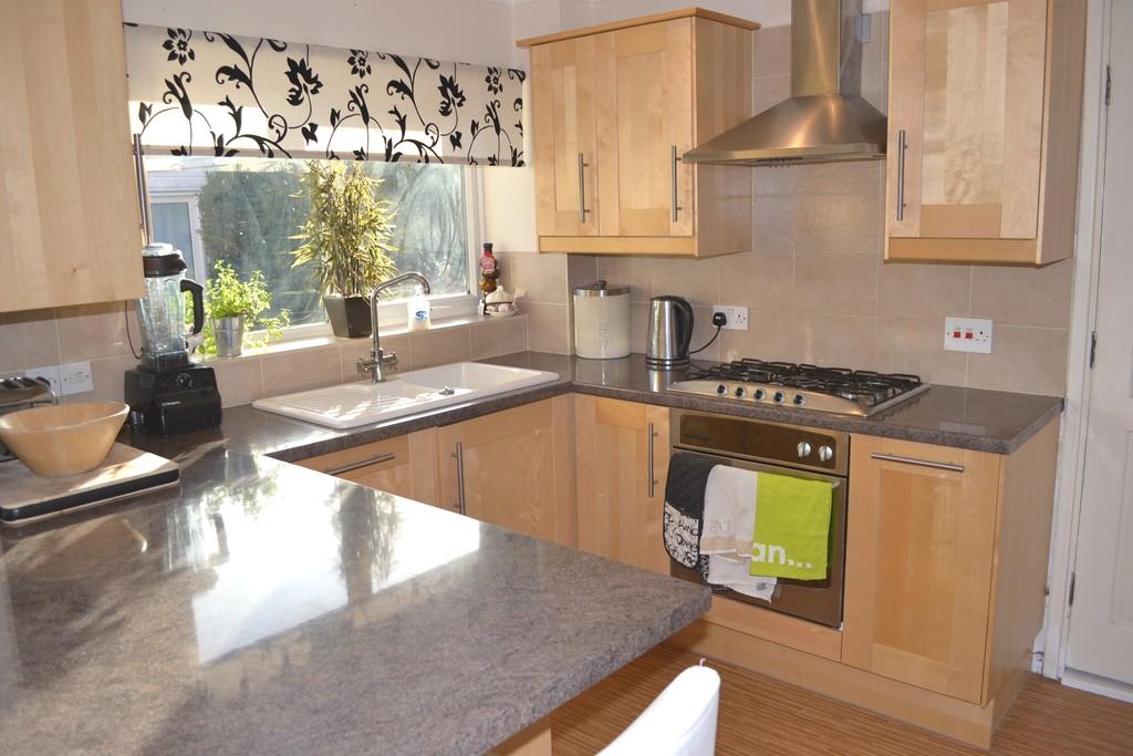 Bowbridge Gardens, Bottesford 3 bed semidetached house £850 pcm (£