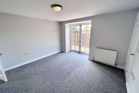 3 bedroom detached house to rent, Mill Lane, Newport