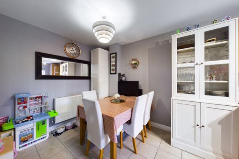 3 Goldsmith Close, Aylesbury, HP21 9FW