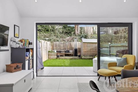 57 Rathcoole Gardens, London, N8 9NE