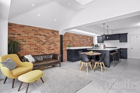 57 Rathcoole Gardens, London, N8 9NE
