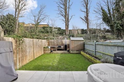57 Rathcoole Gardens, London, N8 9NE