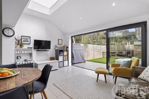 57 Rathcoole Gardens, London, N8 9NE