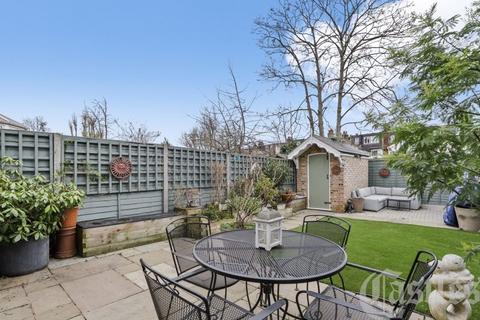 5 bedroom end of terrace house for sale, Priory Avenue, N8