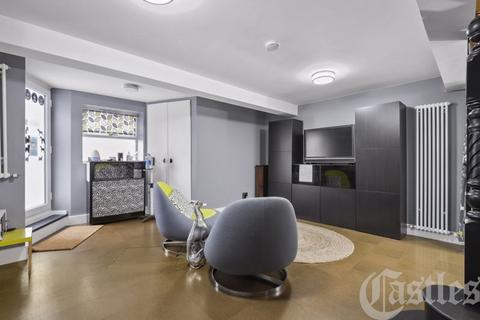5 bedroom end of terrace house for sale, Priory Avenue, N8