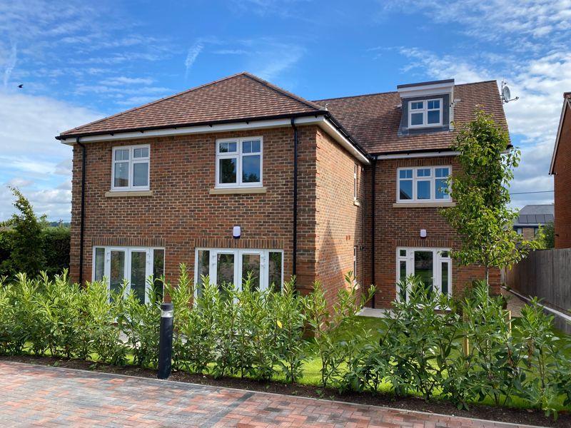Scholars Corner, Off Cumnor Hill, Oxford 2 bed apartment £385,000