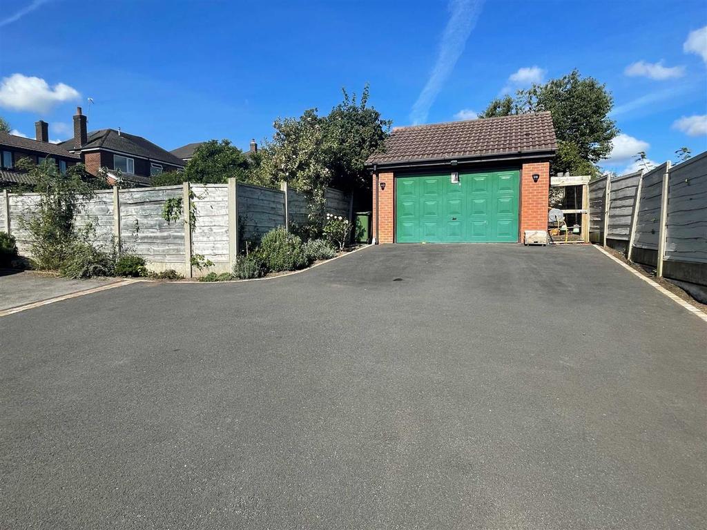 Knowsley Road, Macclesfield 4 bed detached house £420,000