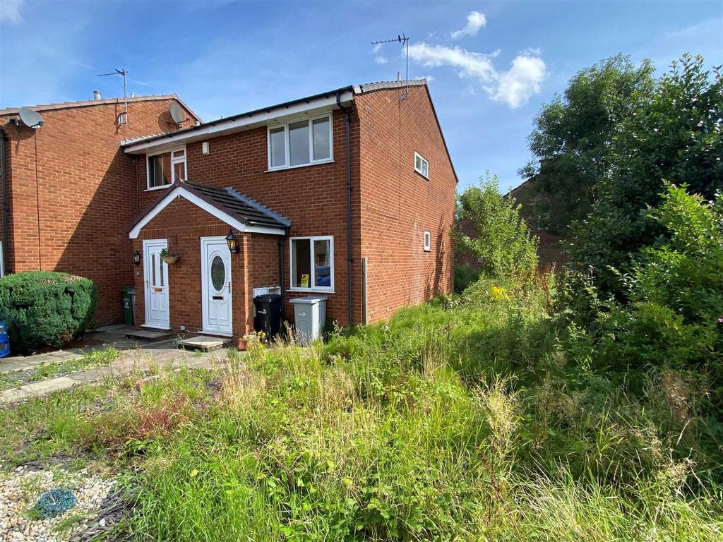 Howe Street, Macclesfield 2 bed terraced house £185,000