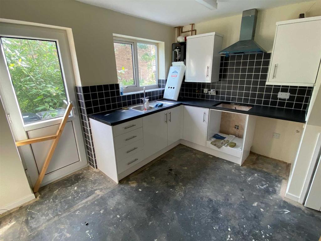 Howe Street, Macclesfield 2 bed terraced house £185,000