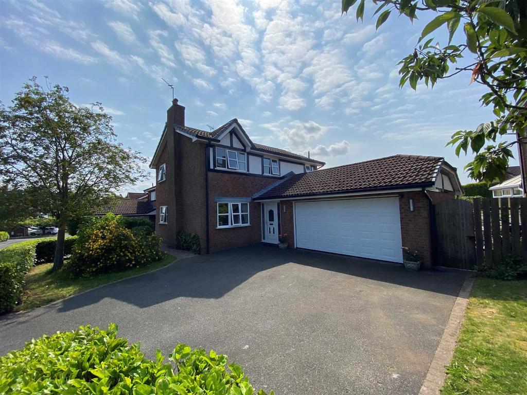Grove, Macclesfield 4 bed detached house £420,000