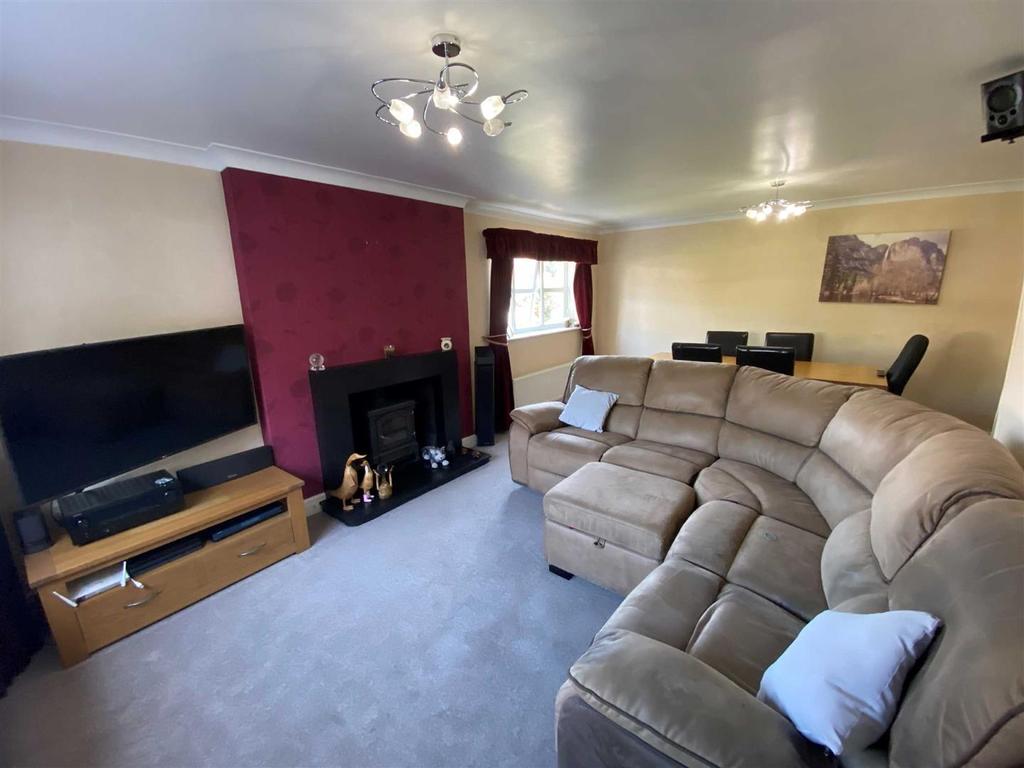 Grove, Macclesfield 4 bed detached house £420,000