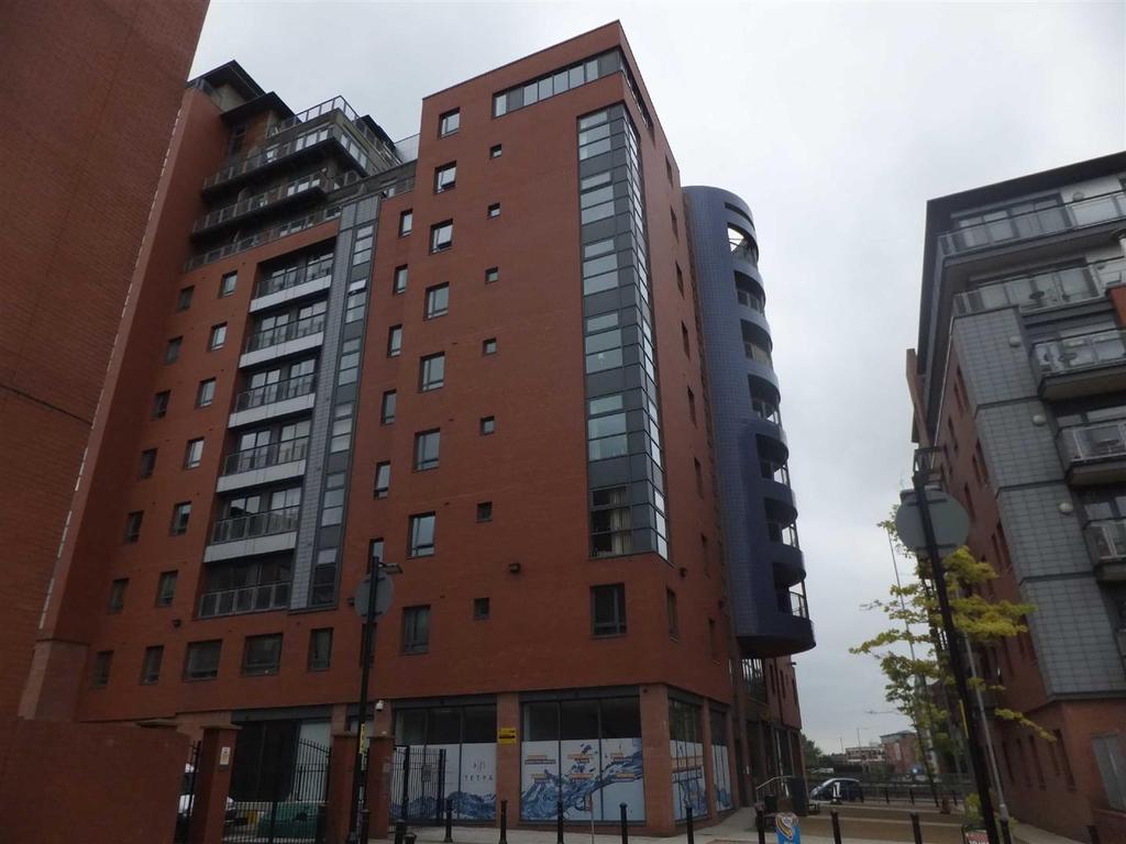 City Gate II, 3 Blantyre Street... 2 bed flat £950 pcm (£219 pw)