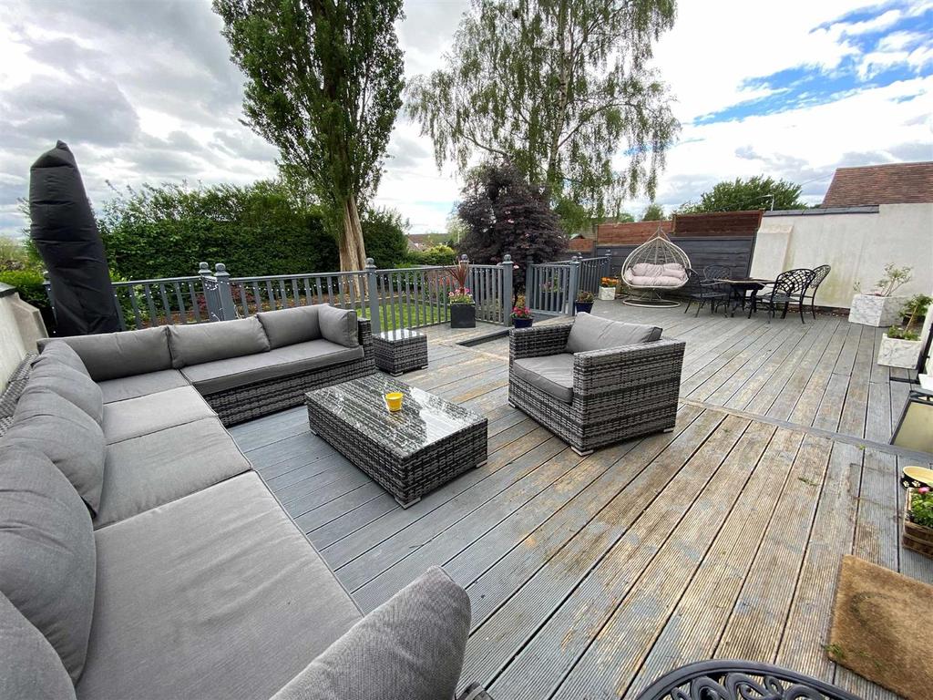 Broken Cross, Macclesfield 3 bed detached house £350,000