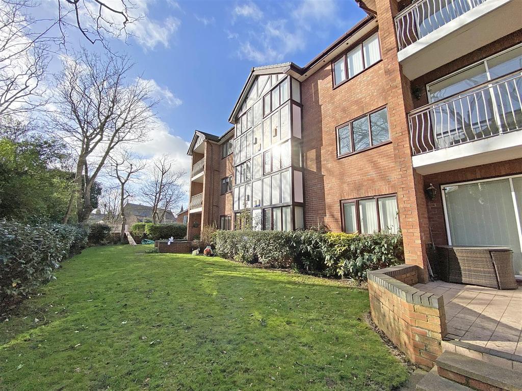 Sunningwell, 2 Merrilocks Road, Blundellsands 2 bed apartment £170,000