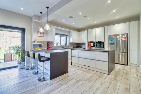 75 Broadgate Lane, Horsforth, Leeds, LS18 5AB