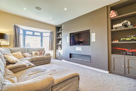 75 Broadgate Lane, Horsforth, Leeds, LS18 5AB