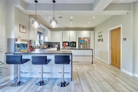 75 Broadgate Lane, Horsforth, Leeds, LS18 5AB