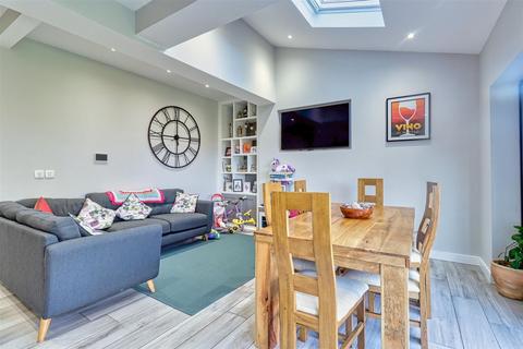 75 Broadgate Lane, Horsforth, Leeds, LS18 5AB