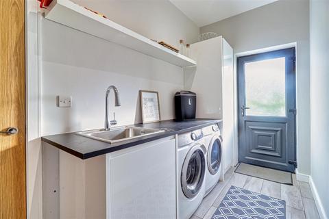 75 Broadgate Lane, Horsforth, Leeds, LS18 5AB