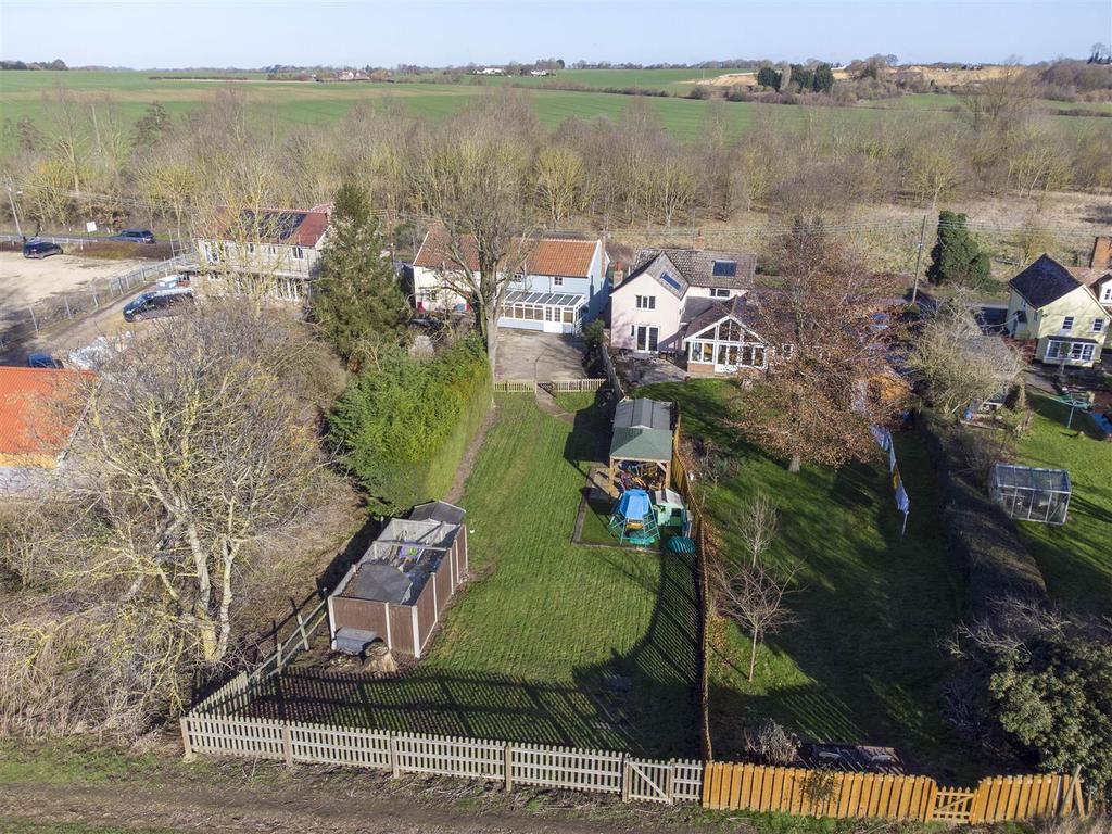 17 Stone Street, Hadleigh 3 bed cottage £345,000
