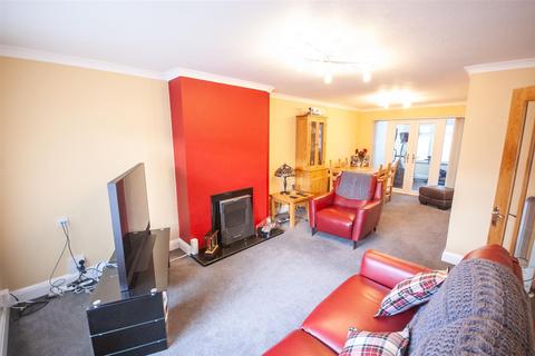 3 Elm Walk, Rayne, Braintree, CM77 6ES