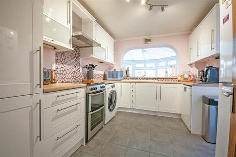 3 Elm Walk, Rayne, Braintree, CM77 6ES