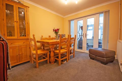 3 Elm Walk, Rayne, Braintree, CM77 6ES