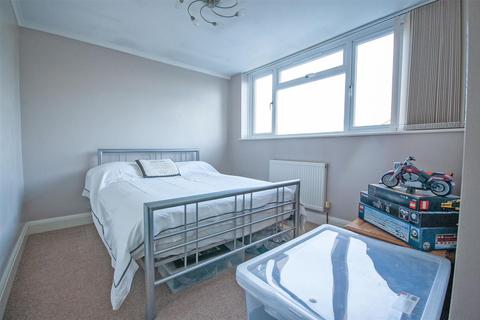 3 Elm Walk, Rayne, Braintree, CM77 6ES
