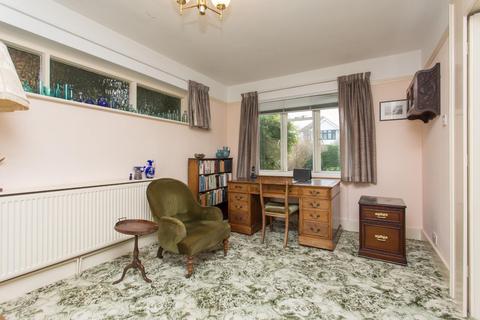 17 Barnes Avenue, Westbrook, Margate, CT9 5EQ