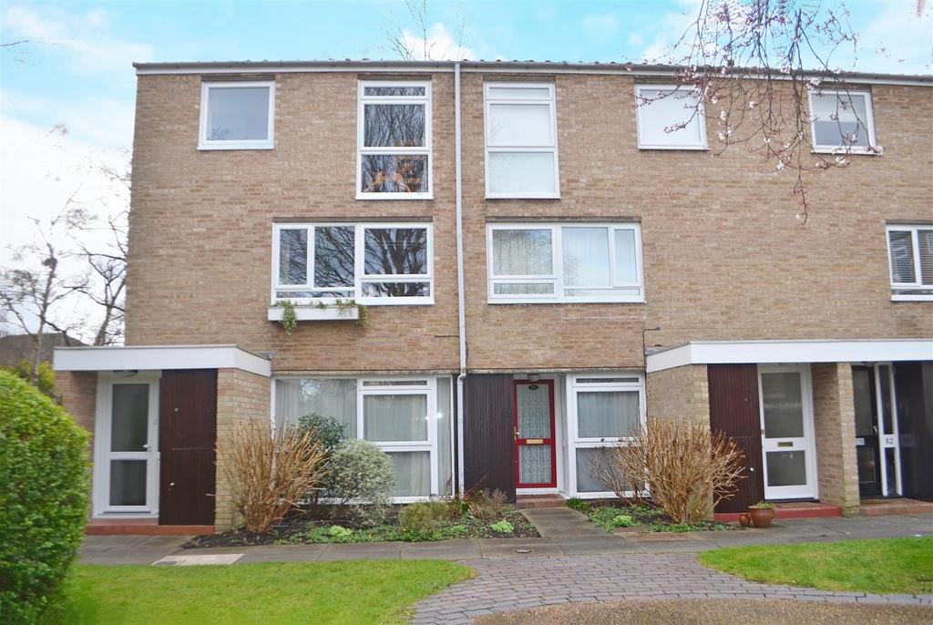 Harrowdene Gardens, Teddington 2 bed flat £485,000
