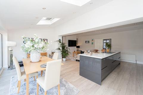 27 Killester Gardens, Worcester Park, KT4 8UA