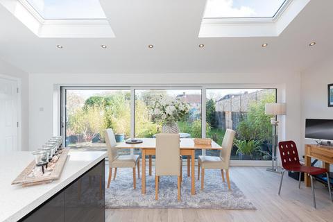 27 Killester Gardens, Worcester Park, KT4 8UA