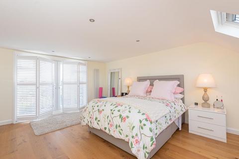 27 Killester Gardens, Worcester Park, KT4 8UA